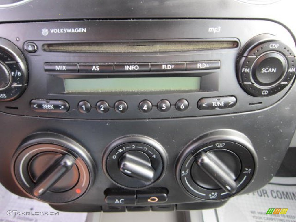 2007 Volkswagen New Beetle 2.5 Convertible Controls Photo #54280862