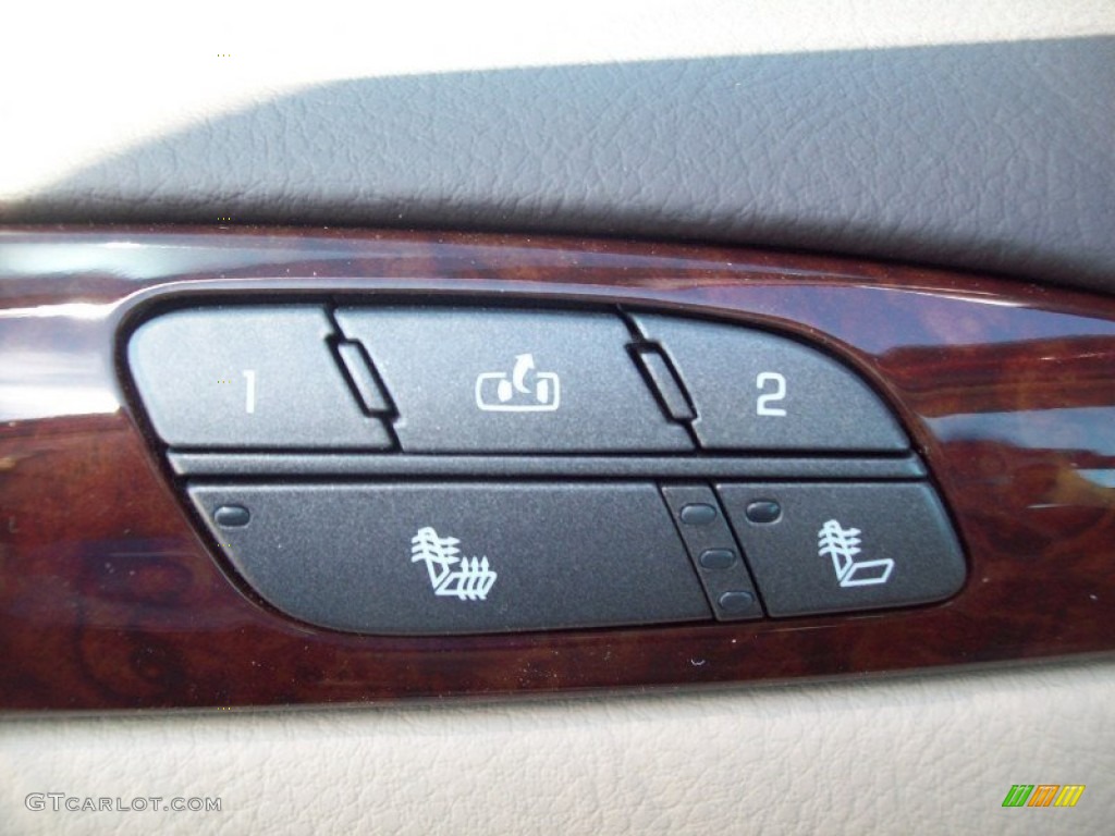 2011 Buick Lucerne CXL Controls Photo #54283103