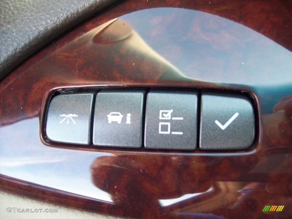 2011 Buick Lucerne CXL Controls Photo #54283112