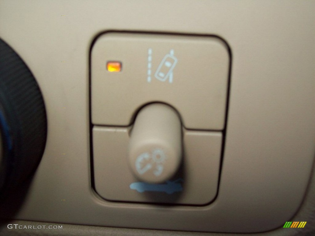 2011 Buick Lucerne CXL Controls Photo #54283121