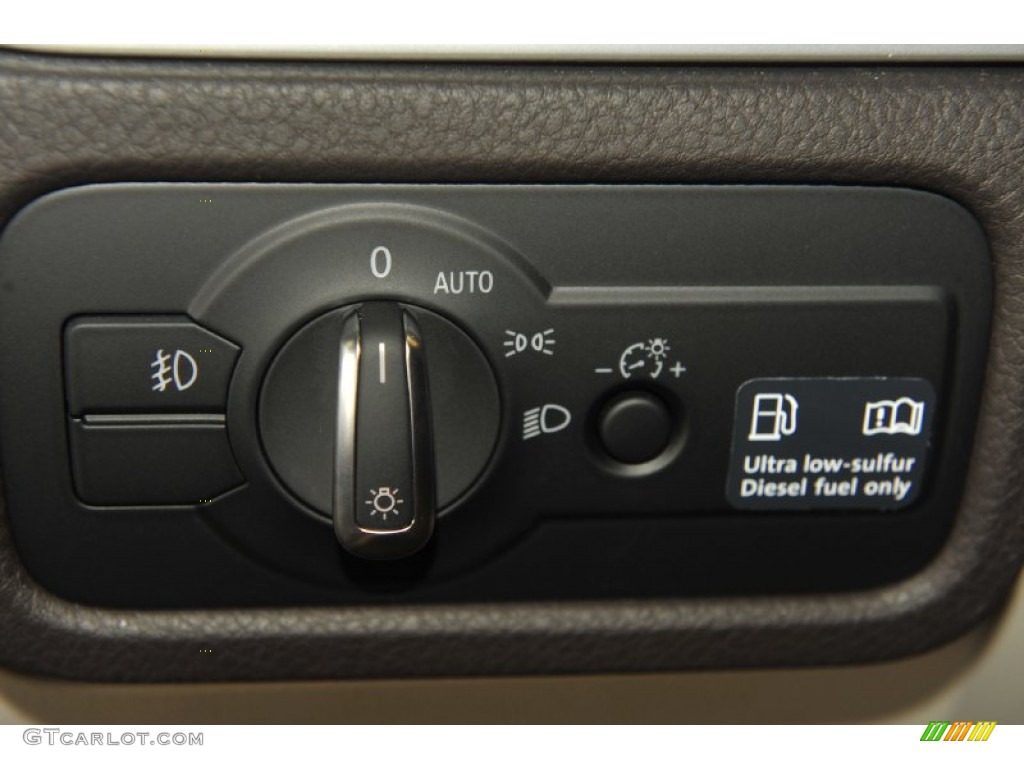 2012 Volkswagen Touareg TDI Lux 4XMotion Controls Photo #54286253