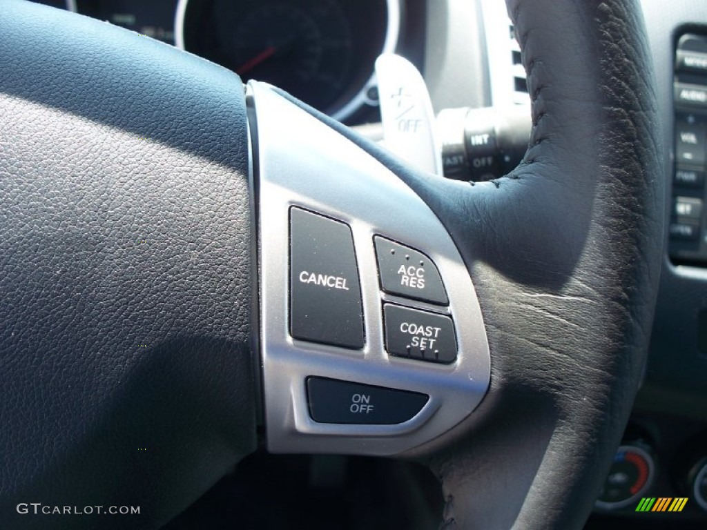 2012 Mitsubishi Outlander SE Controls Photos