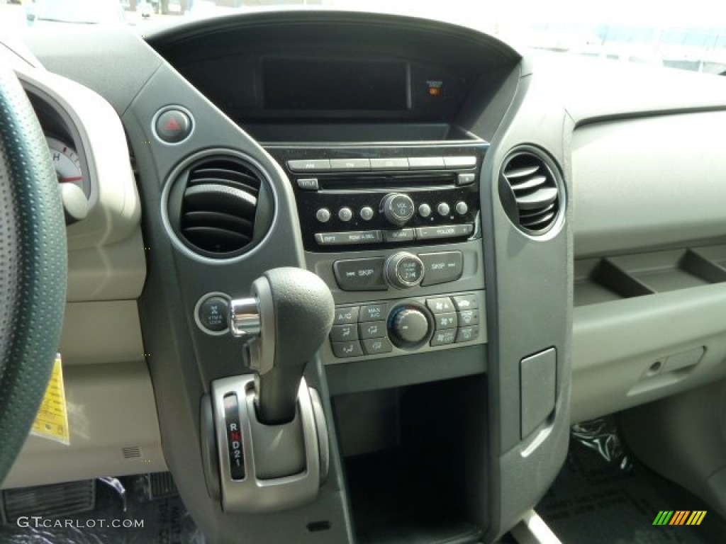 2012 Honda Pilot LX 4WD Controls Photo #54293876
