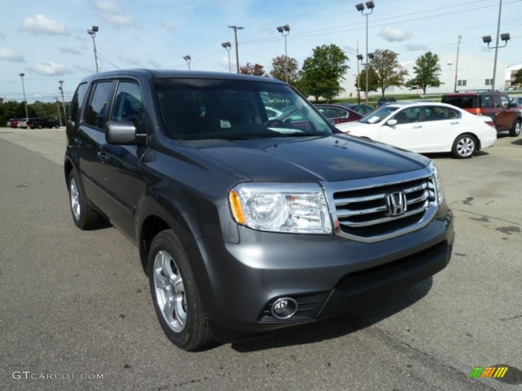 Polished metal metallic honda pilot 2012