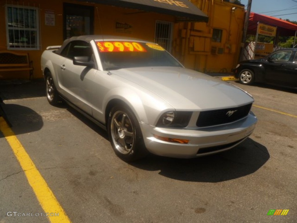 2005 Mustang V6 Premium Convertible - Satin Silver Metallic / Dark Charcoal photo #4