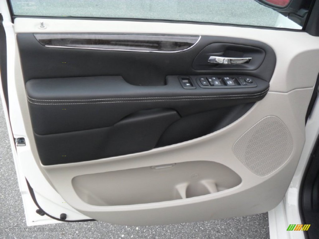 2012 Chrysler Town & Country Touring - L Black/Light Graystone Door Panel Photo #54297081