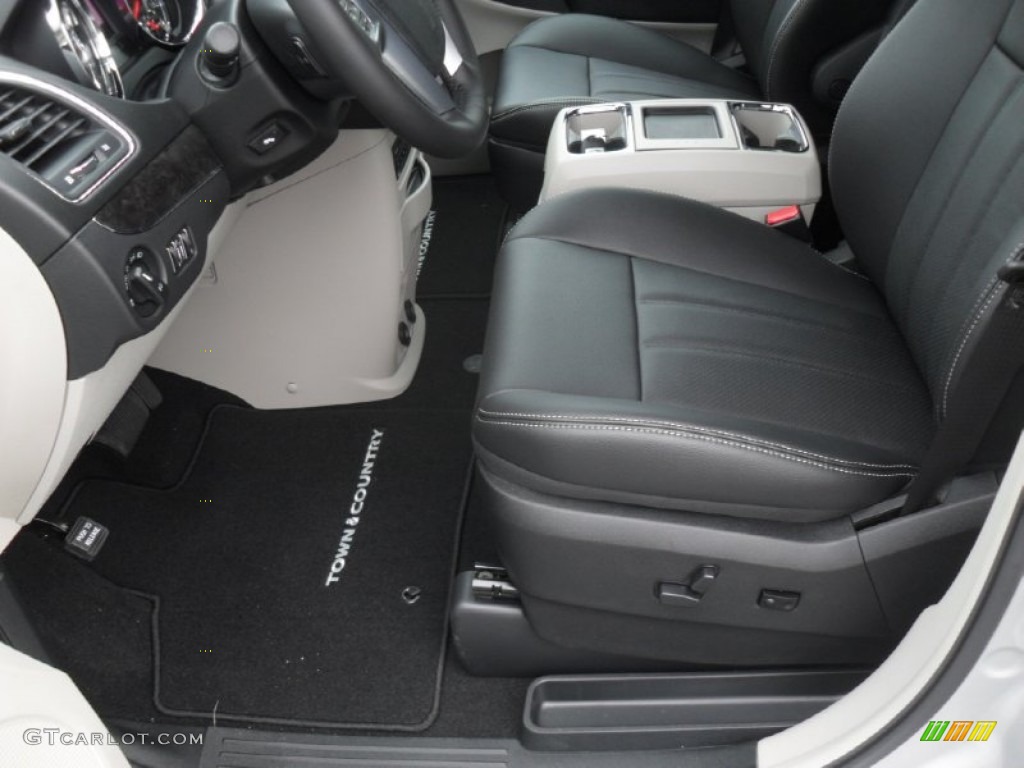 Black/Light Graystone Interior 2012 Chrysler Town & Country Touring - L Photo #54297312
