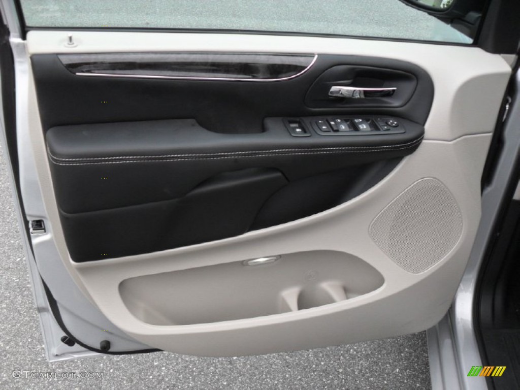 2012 Chrysler Town & Country Touring - L Black/Light Graystone Door Panel Photo #54297318