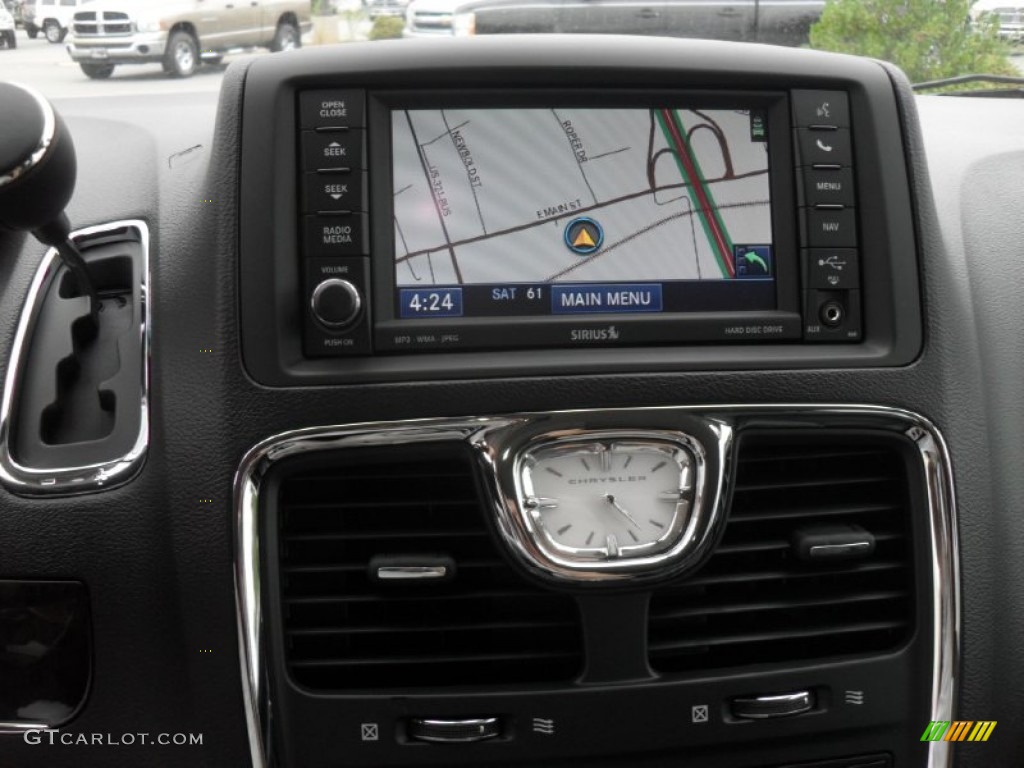 2012 Chrysler Town & Country Touring - L Navigation Photo #54297345