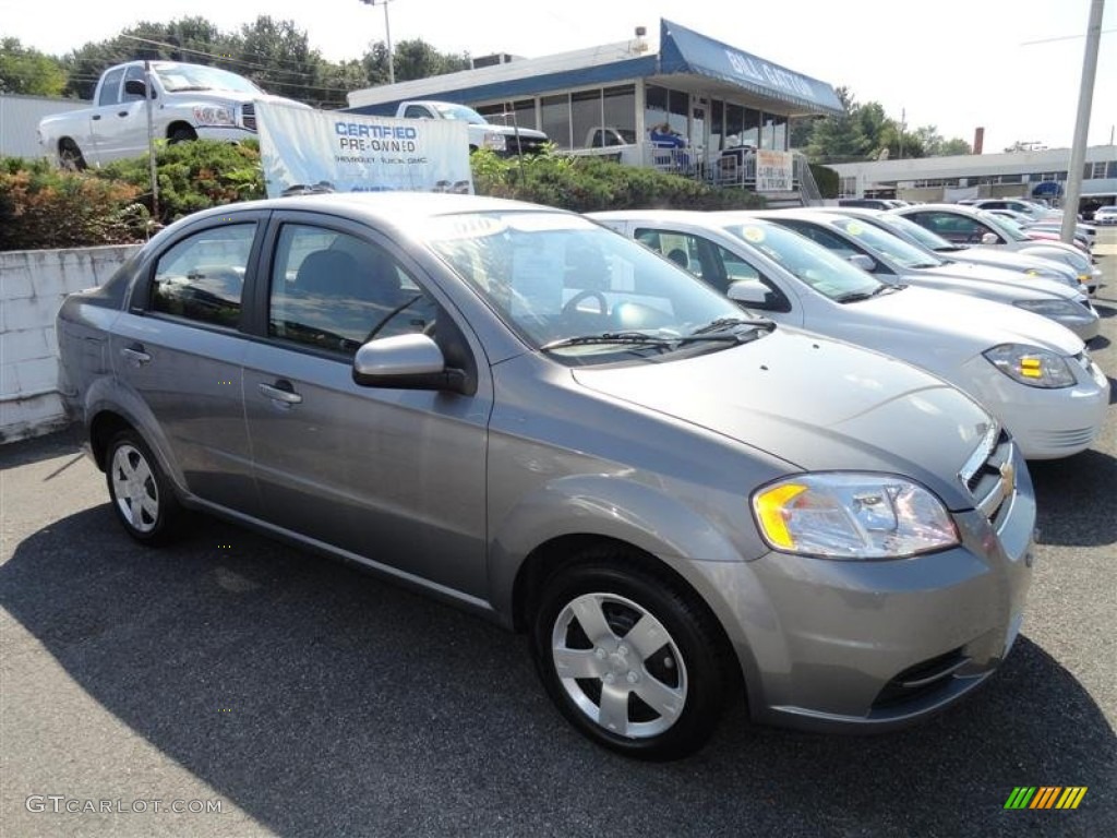 2010 Aveo LT Sedan - Medium Gray / Charcoal photo #2