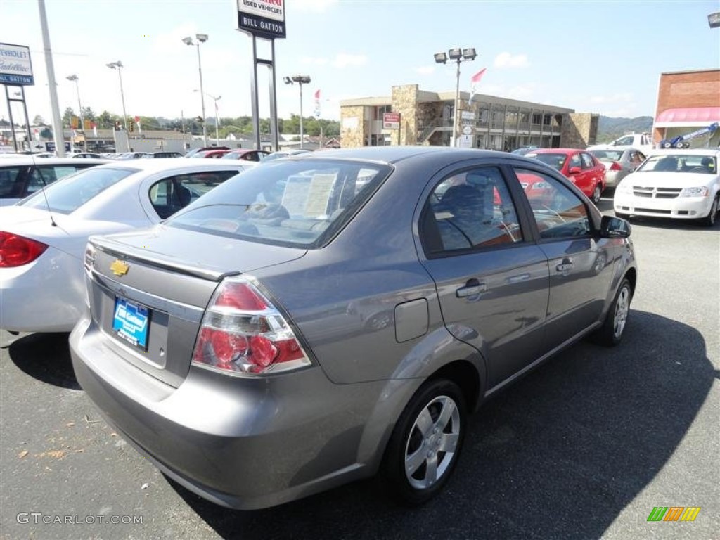 2010 Aveo LT Sedan - Medium Gray / Charcoal photo #3