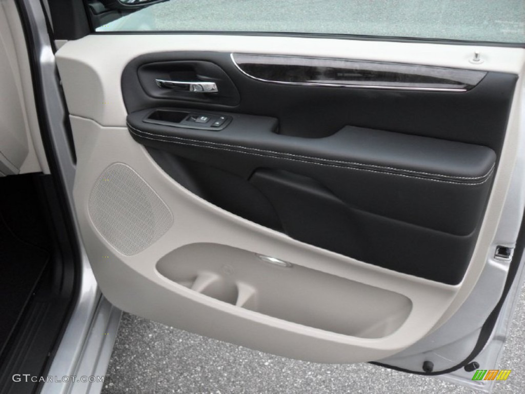 2012 Chrysler Town & Country Touring - L Black/Light Graystone Door Panel Photo #54297486