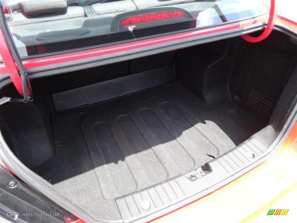 2010 Aveo LT Sedan - Victory Red / Charcoal photo #2
