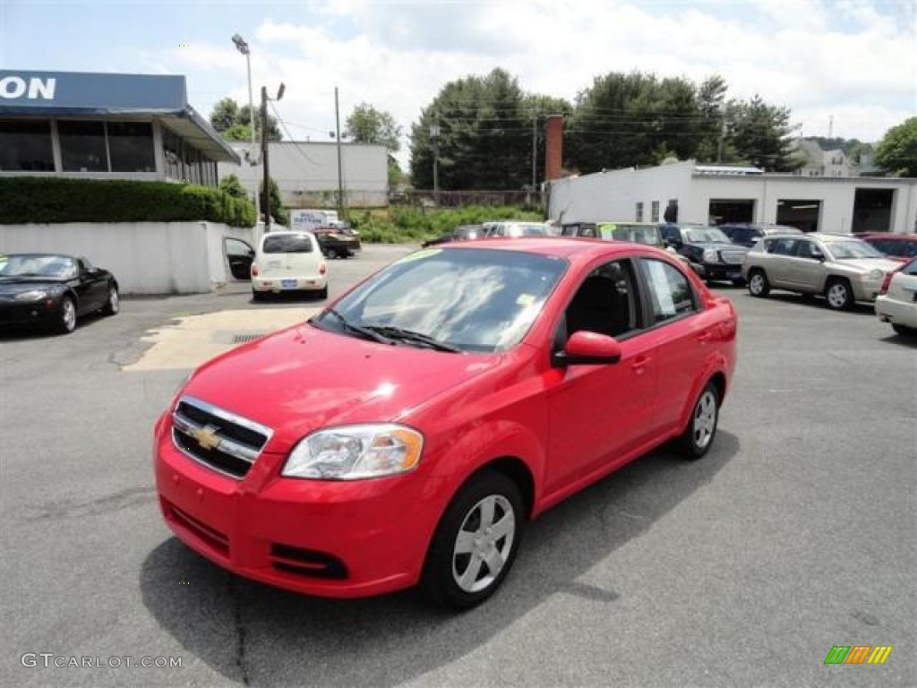 2010 Aveo LT Sedan - Victory Red / Charcoal photo #3