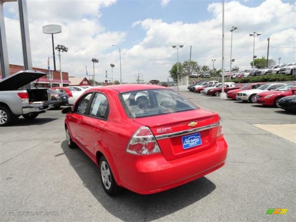 2010 Aveo LT Sedan - Victory Red / Charcoal photo #4
