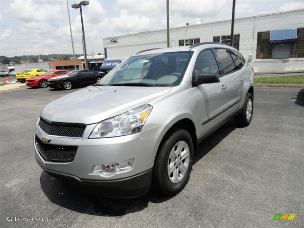 2011 Traverse LS - Silver Ice Metallic / Dark Gray/Light Gray photo #2