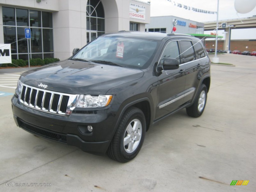 Brilliant Black Crystal Pearl Jeep Grand Cherokee