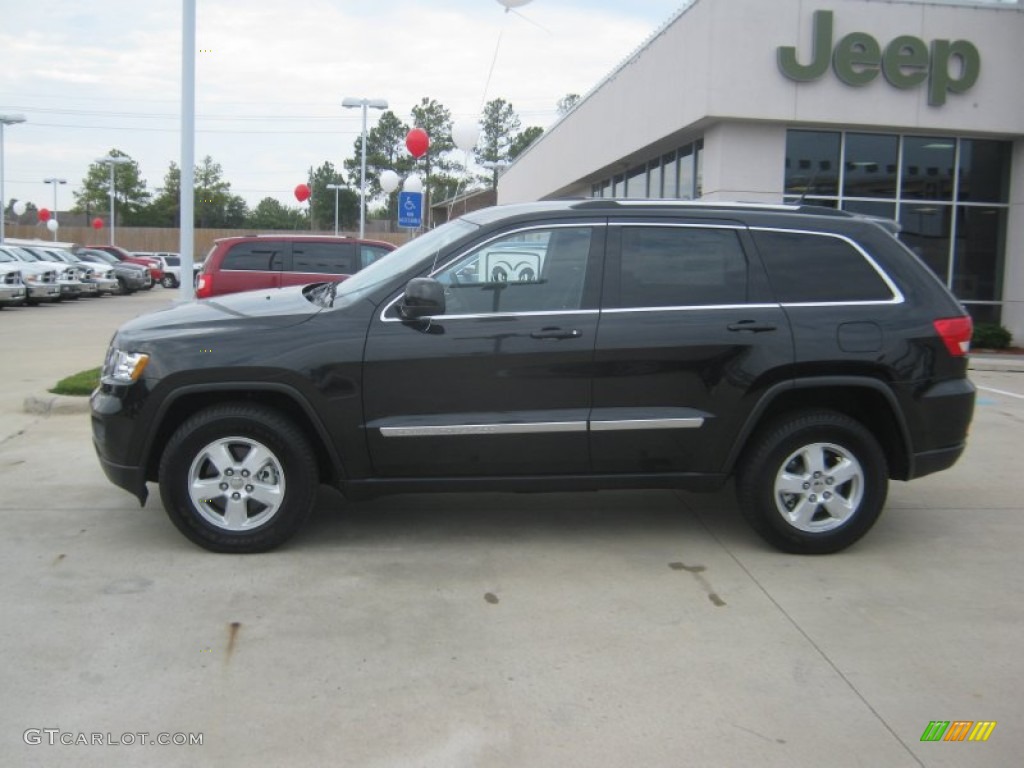 2011 Grand Cherokee Laredo - Brilliant Black Crystal Pearl / Black photo #2