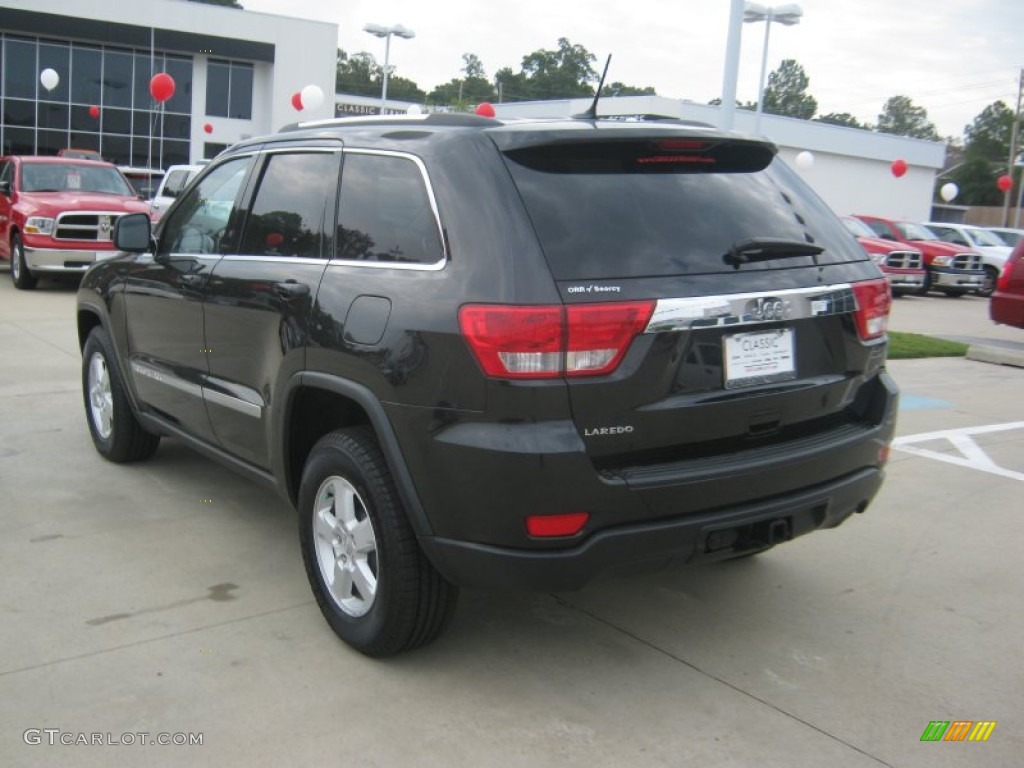 2011 Grand Cherokee Laredo - Brilliant Black Crystal Pearl / Black photo #3