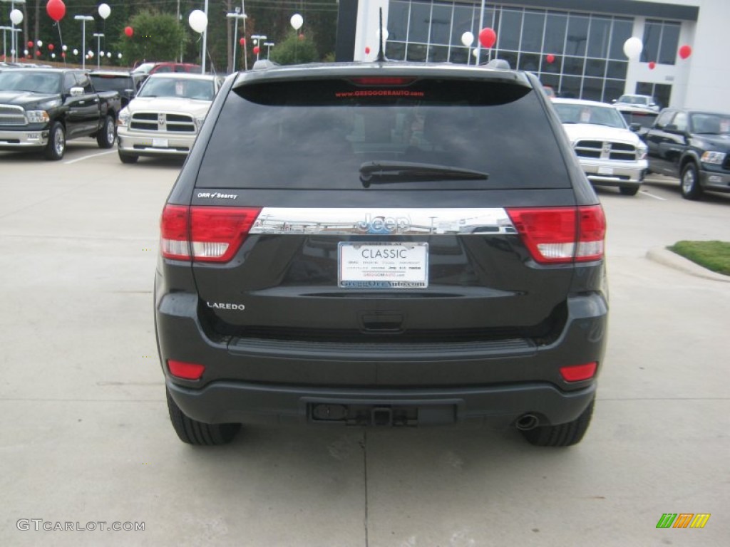 2011 Grand Cherokee Laredo - Brilliant Black Crystal Pearl / Black photo #4