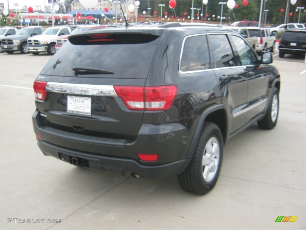 2011 Grand Cherokee Laredo - Brilliant Black Crystal Pearl / Black photo #5