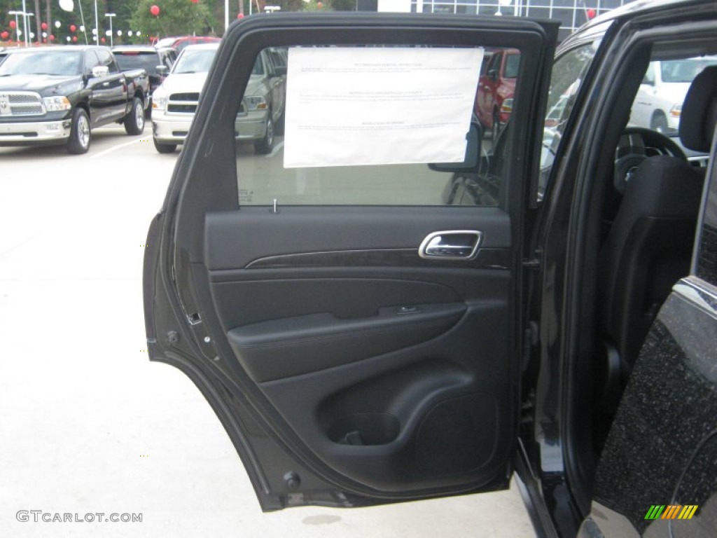 2011 Grand Cherokee Laredo - Brilliant Black Crystal Pearl / Black photo #17