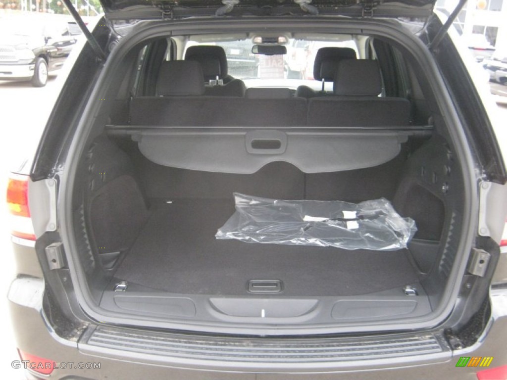2011 Grand Cherokee Laredo - Brilliant Black Crystal Pearl / Black photo #19