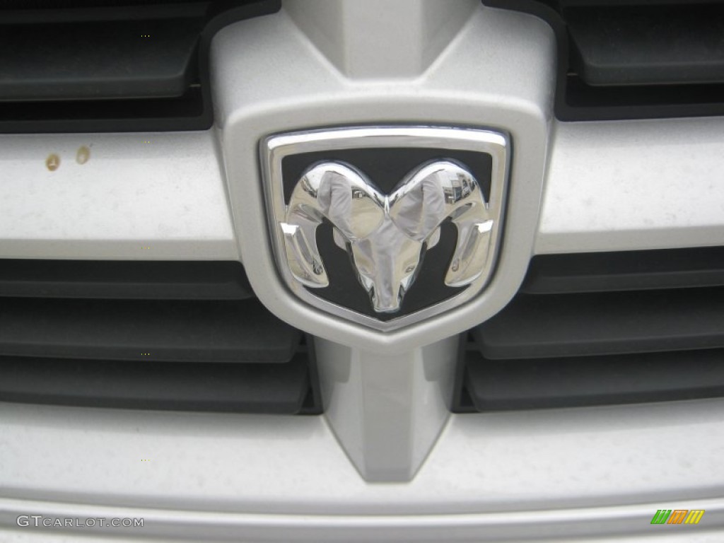 2011 Dodge Caliber Express Marks and Logos Photos
