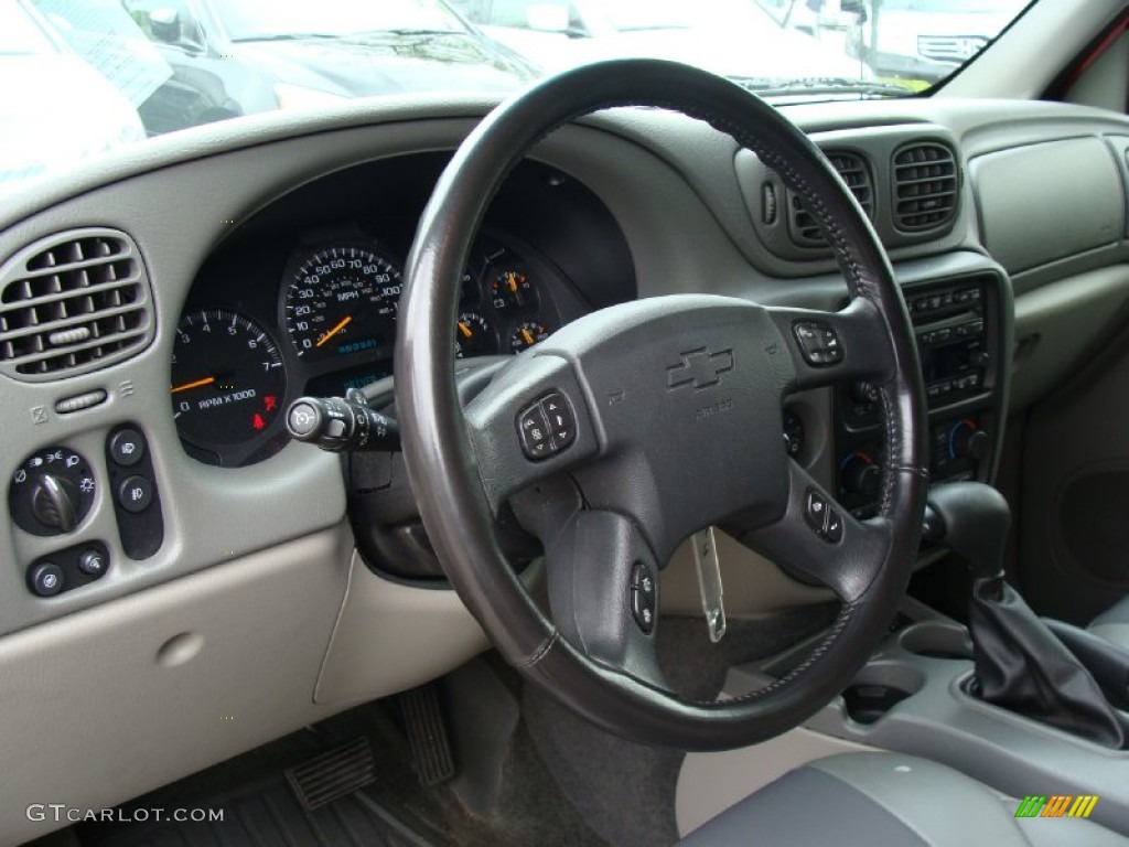 2003 TrailBlazer LTZ 4x4 - Majestic Red Metallic / Gray photo #23