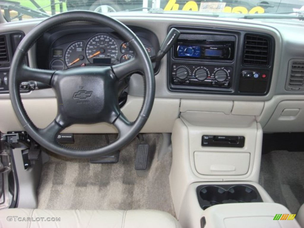 2002 Chevrolet Tahoe LT Tan/Neutral Dashboard Photo #54317334