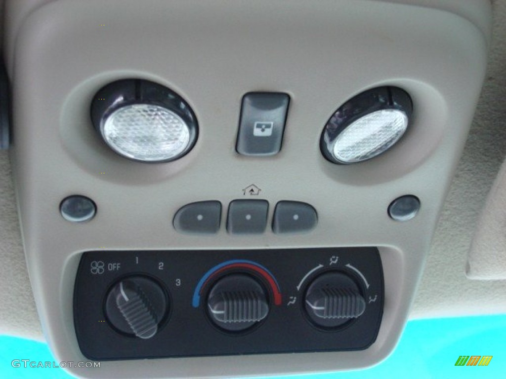 2002 Chevrolet Tahoe LT Controls Photo #54317379