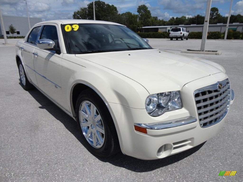 Cool Vanilla White 2009 Chrysler 300 C HEMI Exterior Photo #54318147