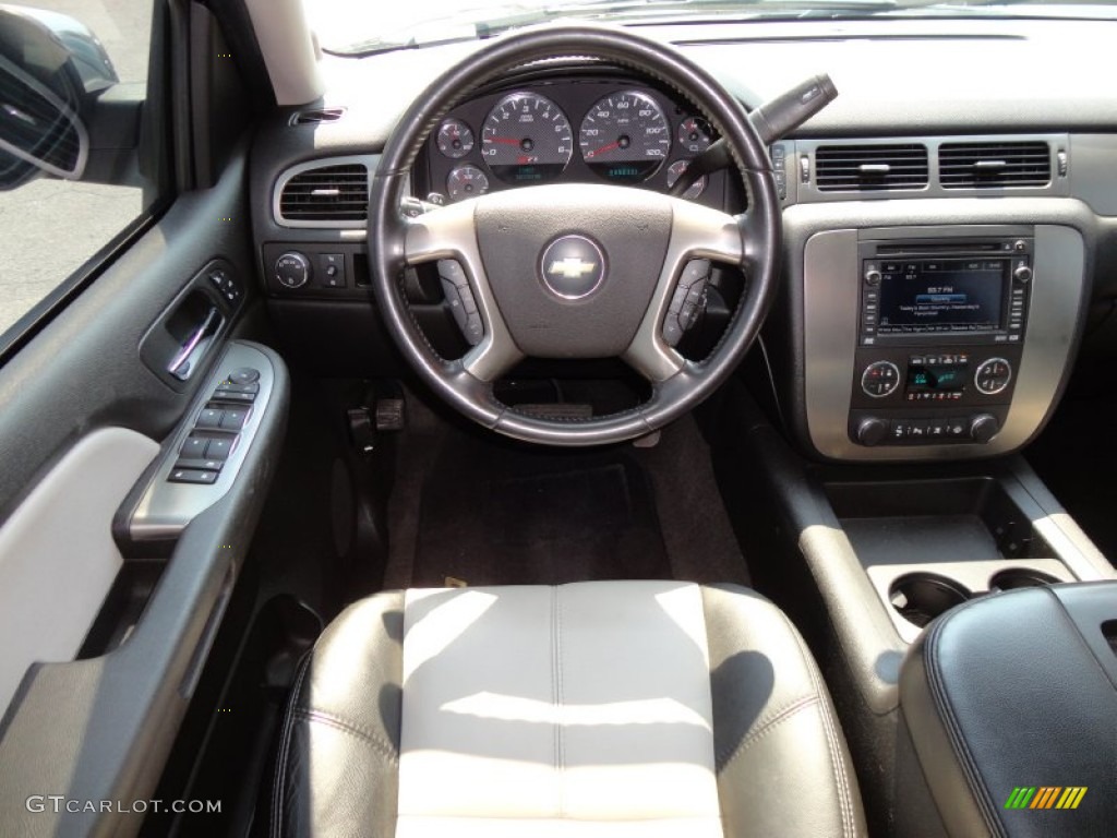 2007 Chevrolet Suburban 1500 Z71 Ebony Dashboard Photo #54319103