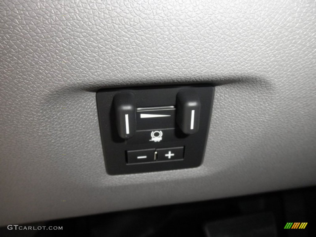 2012 GMC Sierra 3500HD Regular Cab 4x4 Dually Chassis Controls Photo #54321342