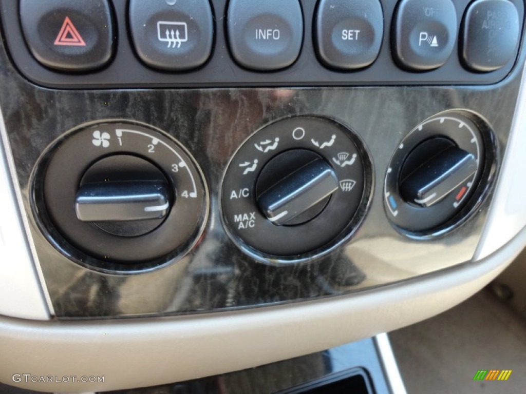 2005 Mercury Mariner V6 Premier Controls Photo #54322620