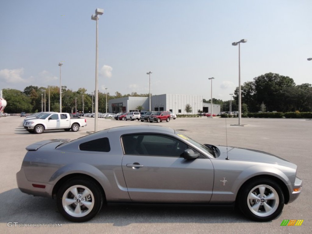 2007 Mustang V6 Deluxe Coupe - Tungsten Grey Metallic / Light Graphite photo #10