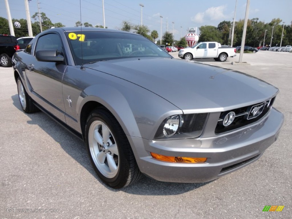 2007 Mustang V6 Deluxe Coupe - Tungsten Grey Metallic / Light Graphite photo #11