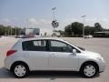 Brillant Silver - Versa 1.8 S Hatchback Photo No. 10