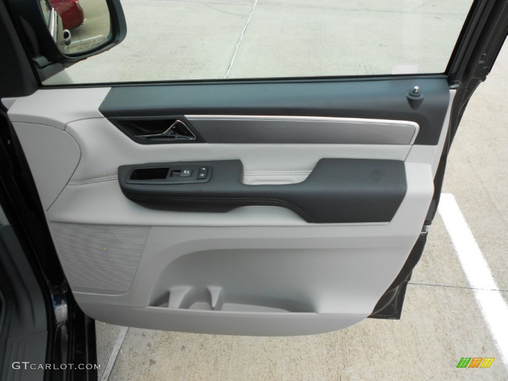 2012 Volkswagen Routan SEL Aero Gray Door Panel Photo #54324963