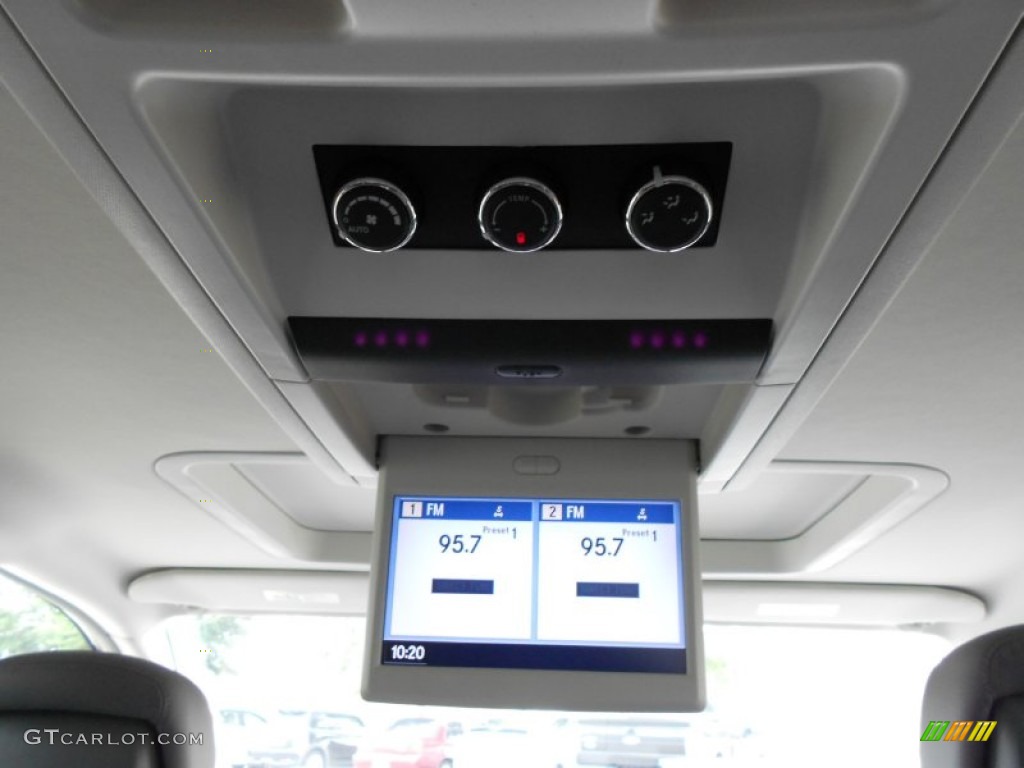 2012 Volkswagen Routan SEL Controls Photo #54325058