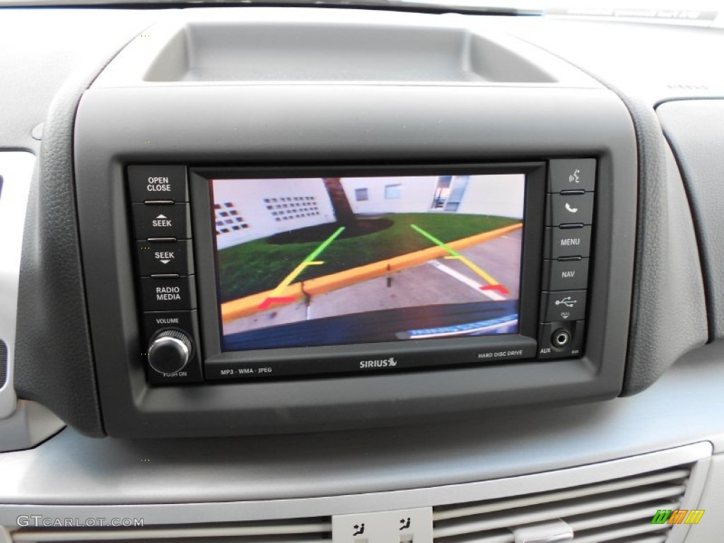 2012 Volkswagen Routan SEL Controls Photo #54325074