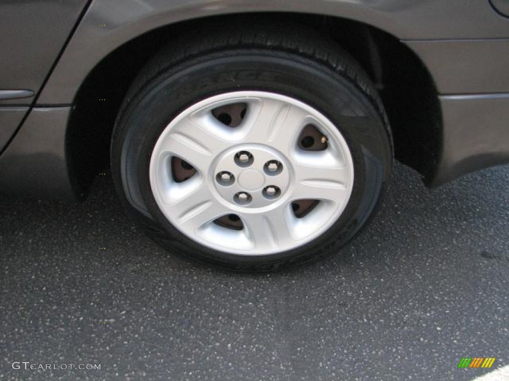 2004 Intrepid SE - Graphite Metallic / Dark Slate Gray photo #21