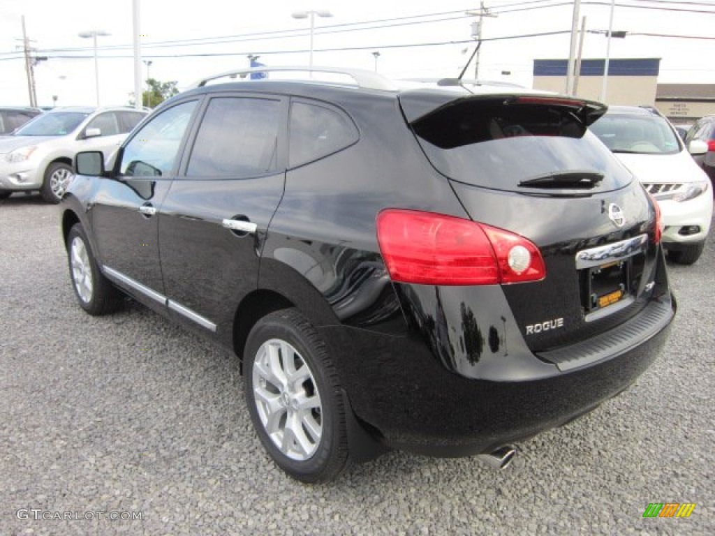 2011 Rogue SL AWD - Wicked Black / Gray photo #5