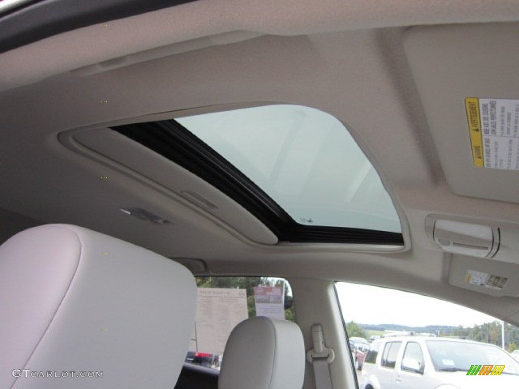 2011 Rogue SL AWD - Wicked Black / Gray photo #11