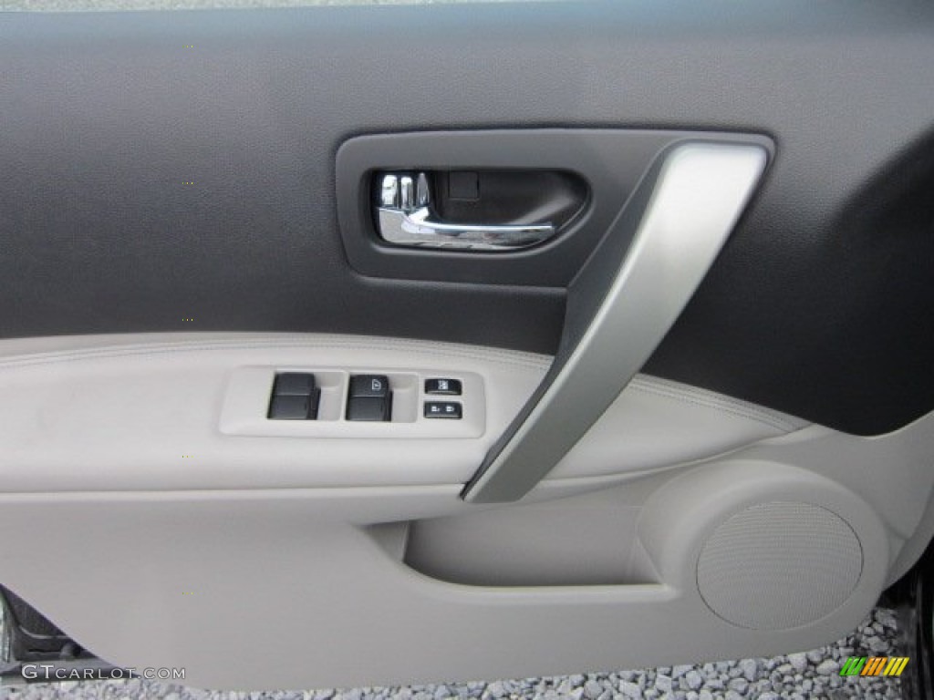 2011 Rogue SL AWD - Wicked Black / Gray photo #18
