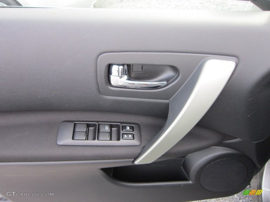 2011 Rogue SV AWD - Platinum Graphite / Black photo #17