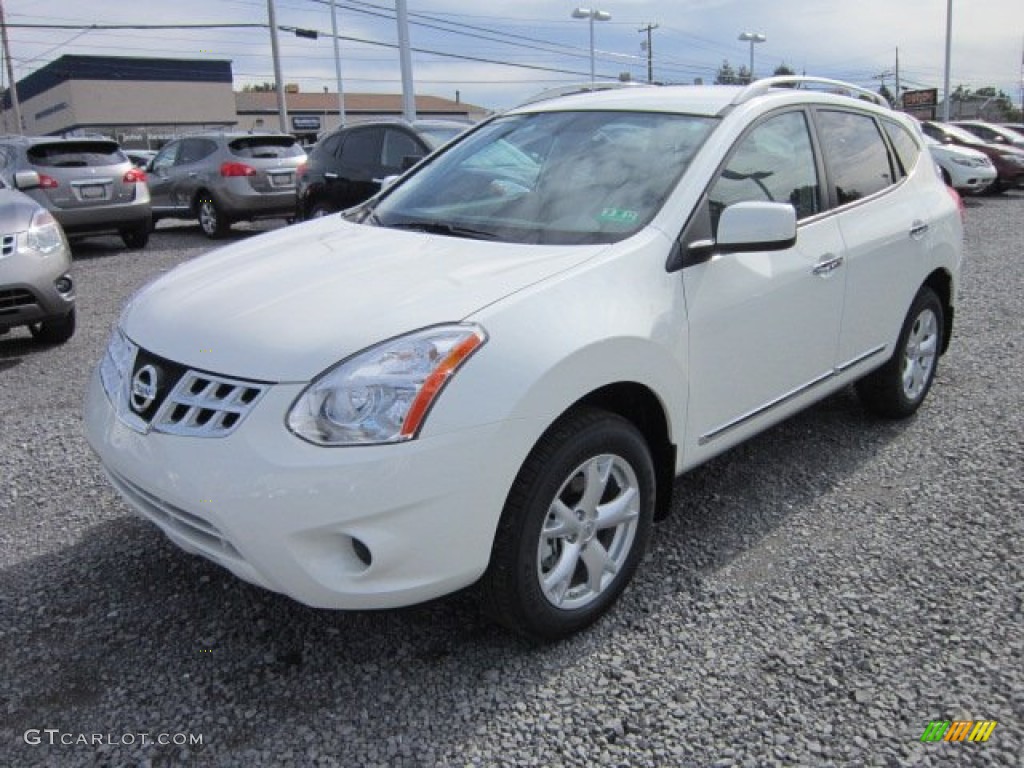 2011 Rogue SV AWD - Pearl White / Gray photo #3