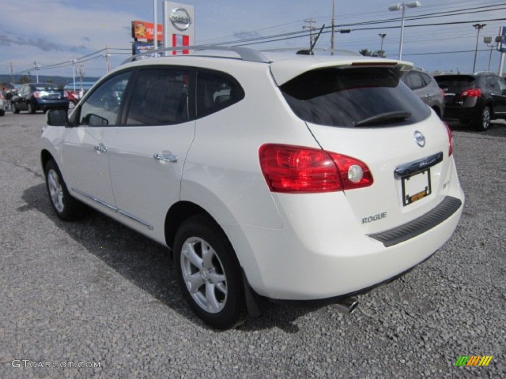 2011 Rogue SV AWD - Pearl White / Gray photo #4