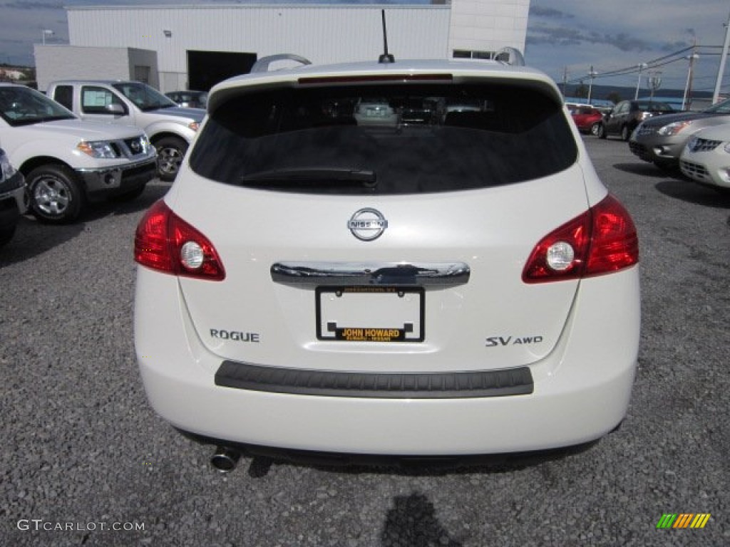 2011 Rogue SV AWD - Pearl White / Gray photo #5