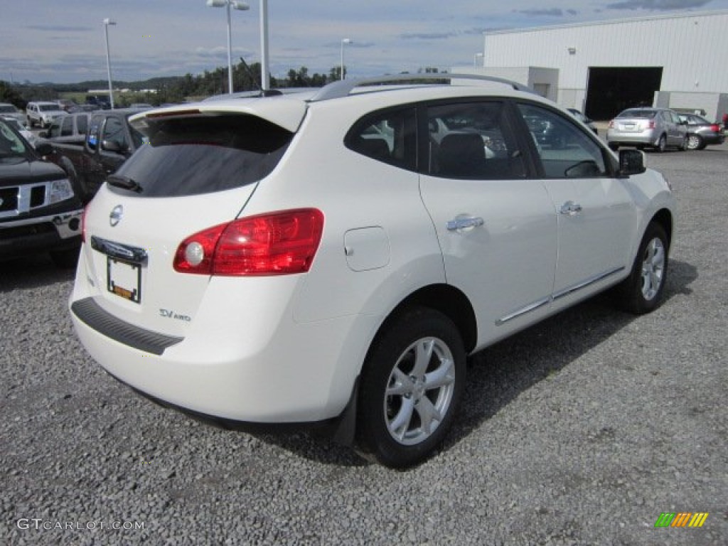 2011 Rogue SV AWD - Pearl White / Gray photo #6